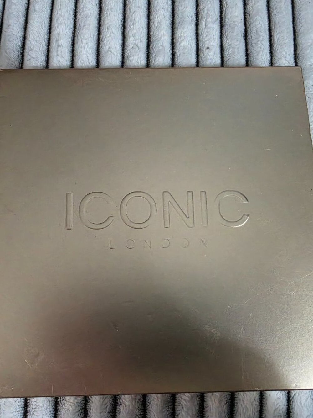 Iconic London eyeshadow palette